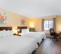 Fireside Inn & Suites Room