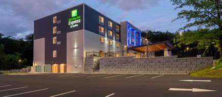 Holiday Inn Express & Suites Berkshires Exterior