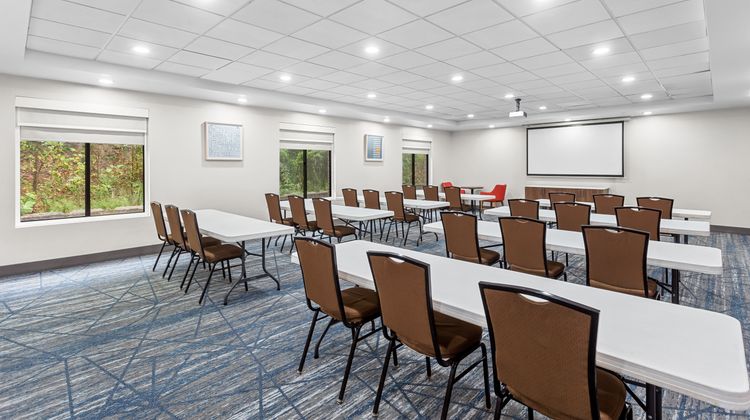 Holiday Inn Express & Sts Cross Lanes Meeting