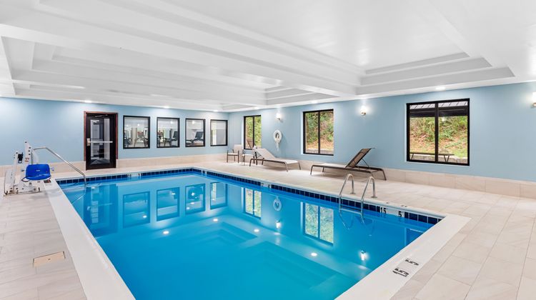 Holiday Inn Express & Sts Cross Lanes Pool