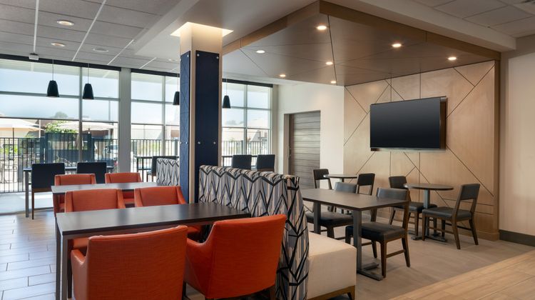 Holiday Inn Express & Suites Fresno Arpt Restaurant