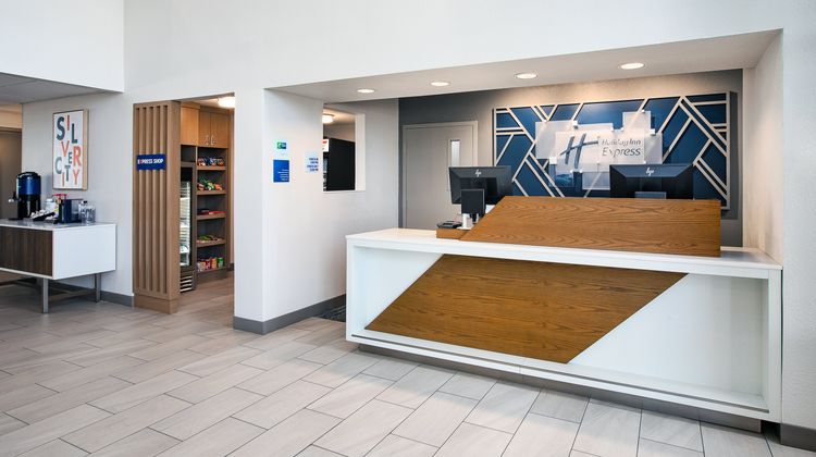 Holiday Inn Express Exterior