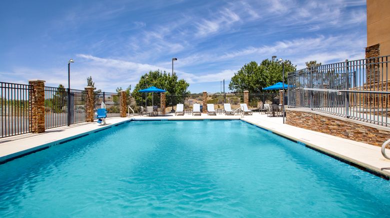 <b>Holiday Inn Express Pool</b>. Images powered by <a href="https://www.leonardoworldwide.com/" title="Leonardo Worldwide" target="_blank">Leonardo</a>.
