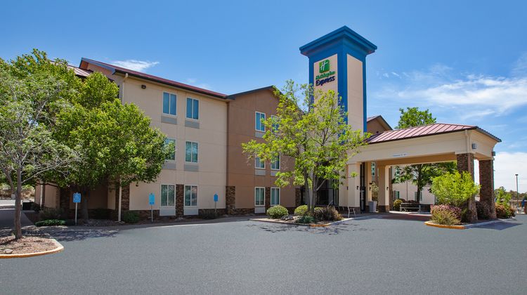 Holiday Inn Express Exterior