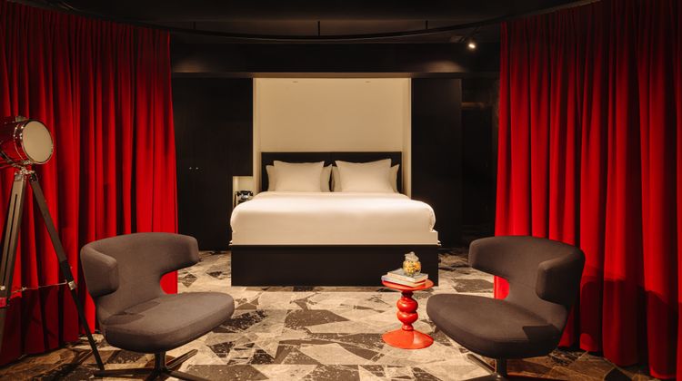 Leonardo Hotel Rotterdam Savoy Suite