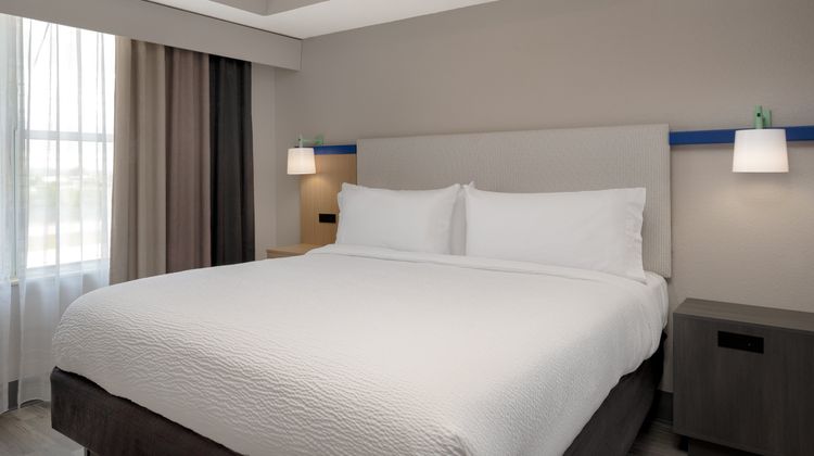 Garner Hotel Evansville East Room