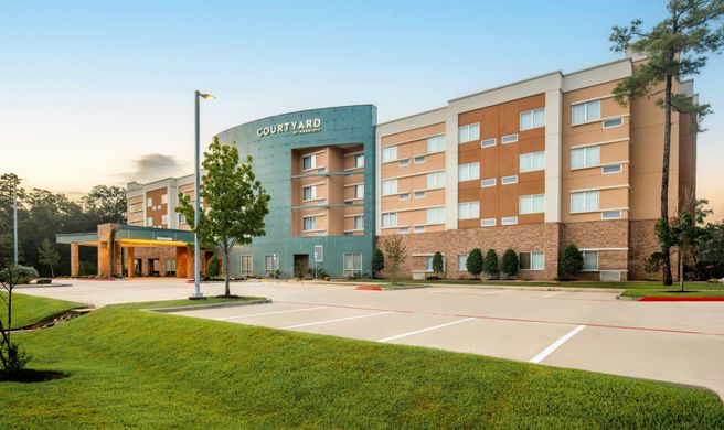 Courtyard Houston Springwoods Village Exterior