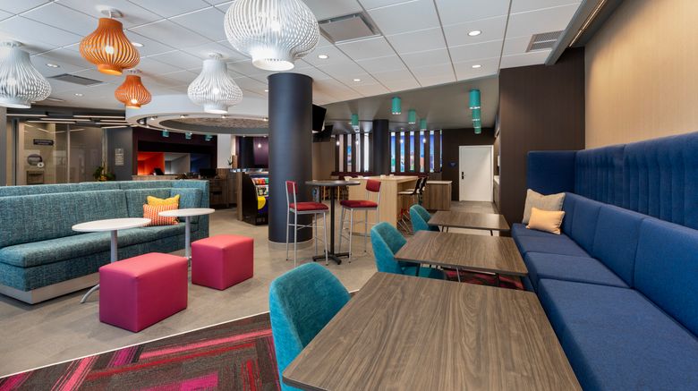 <b>Tru by Hilton Montreal Centre-ville Lobby</b>. Images powered by <a href="https://www.leonardoworldwide.com/" title="Leonardo Worldwide" target="_blank">Leonardo</a>.