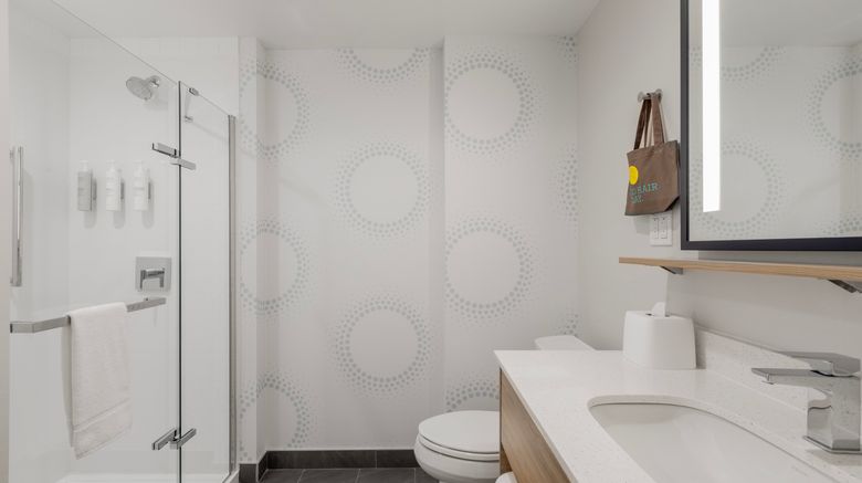 <b>Tru by Hilton Montreal Centre-ville Room</b>. Images powered by <a href="https://www.leonardoworldwide.com/" title="Leonardo Worldwide" target="_blank">Leonardo</a>.
