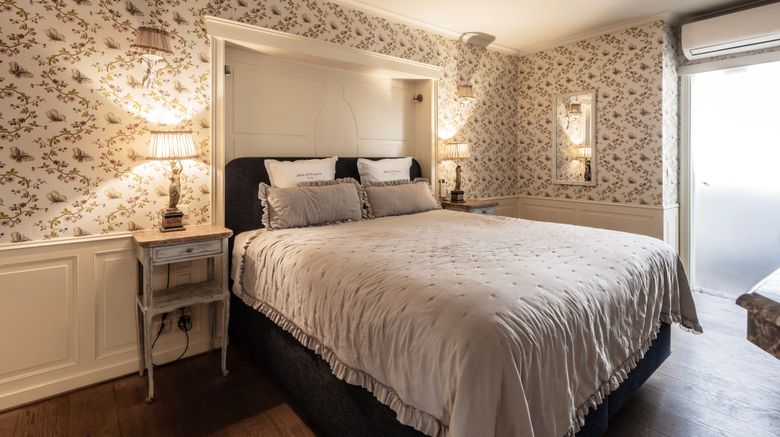 <b>Hotel de Orangerie Room</b>. Images powered by <a href="https://www.leonardoworldwide.com/" title="Leonardo Worldwide" target="_blank">Leonardo</a>.