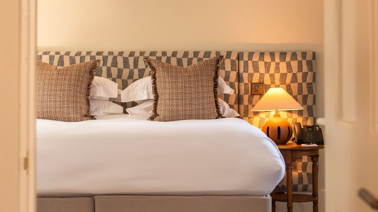 <b>The Feathers Hotel Suite</b>. Images powered by <a href="https://www.leonardoworldwide.com/" title="Leonardo Worldwide" target="_blank">Leonardo</a>.