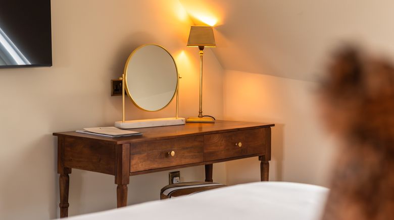<b>The Feathers Hotel Suite</b>. Images powered by <a href="https://www.leonardoworldwide.com/" title="Leonardo Worldwide" target="_blank">Leonardo</a>.