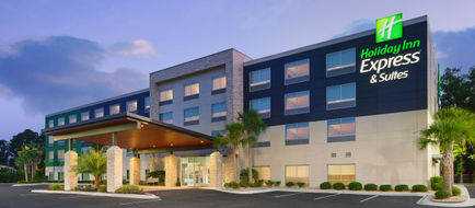 Holiday Inn Express & Suites Brunswick Exterior