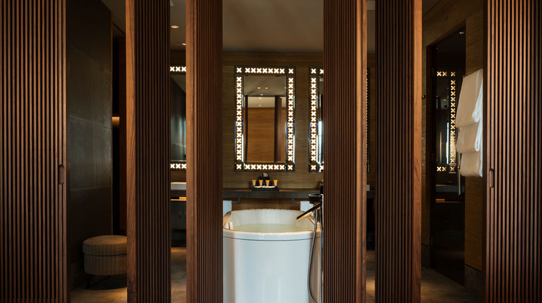 <b>The Chedi Andermatt Room</b>. Images powered by <a href="https://www.leonardoworldwide.com/" title="Leonardo Worldwide" target="_blank">Leonardo</a>.