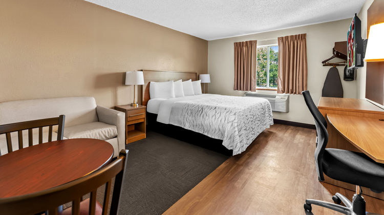 Red Roof PLUS+ & Suites Malone Room