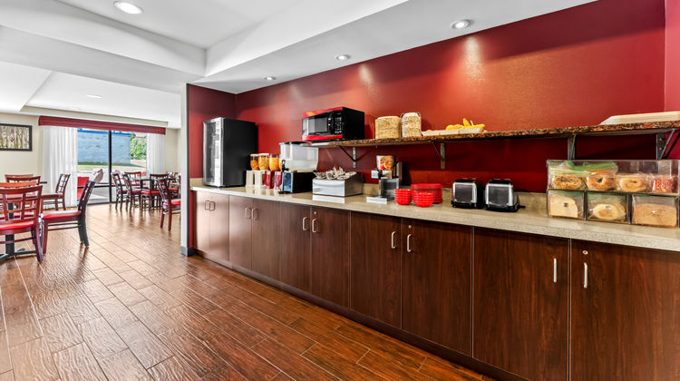 Red Roof PLUS+ & Suites Malone Restaurant