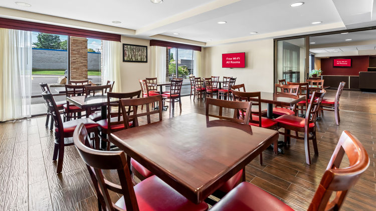 Red Roof PLUS+ & Suites Malone Restaurant