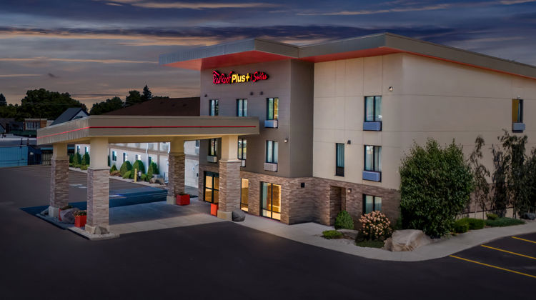 Red Roof PLUS+ & Suites Malone Exterior
