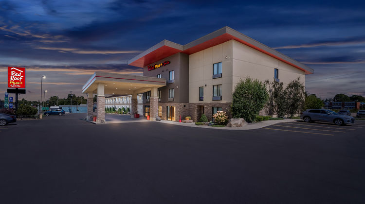 Red Roof PLUS+ & Suites Malone Exterior