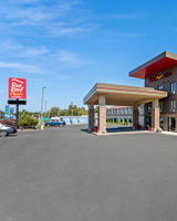 Red Roof PLUS+ & Suites Malone