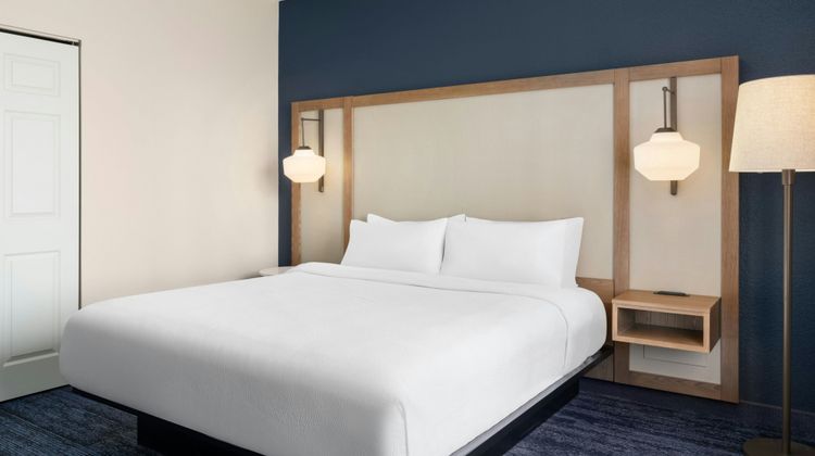 Fairfield Inn & Suites Airport Natomas Room