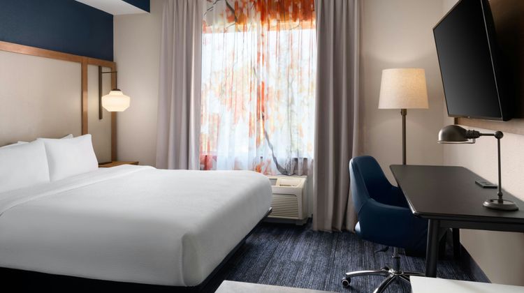 Fairfield Inn & Suites Airport Natomas Suite