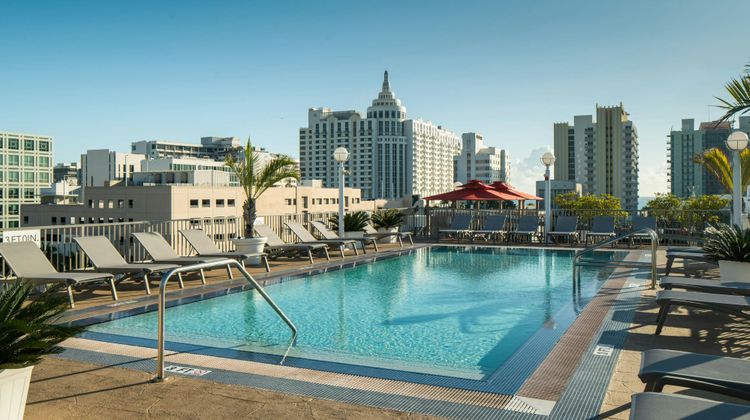 Courtyard Miami Beach South Beach Pool