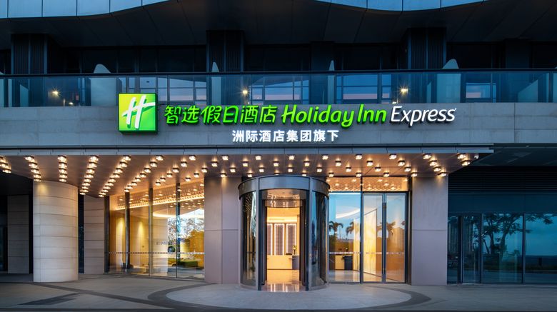 <b>Holiday Inn Exp Intl Duty Free Exterior</b>. Images powered by <a href="https://www.leonardoworldwide.com/" title="Leonardo Worldwide" target="_blank">Leonardo</a>.