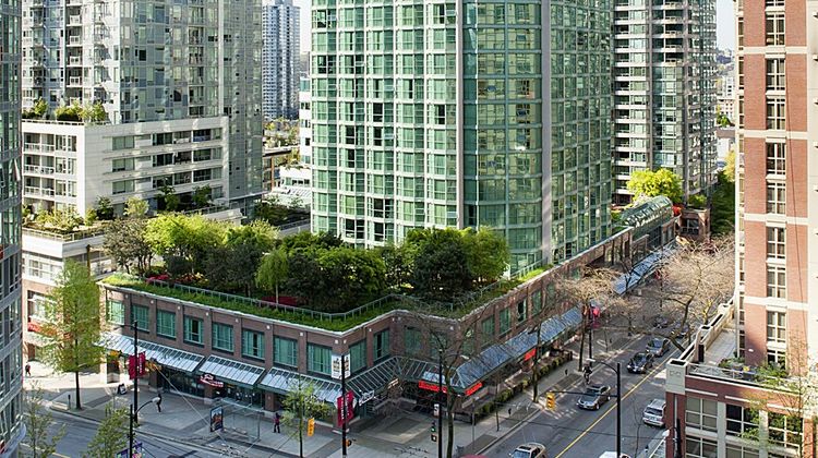 Rosedale on Robson Suite Hotel Exterior