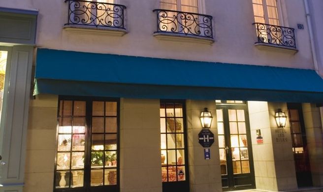 Des Deux Iles Hotel Exterior