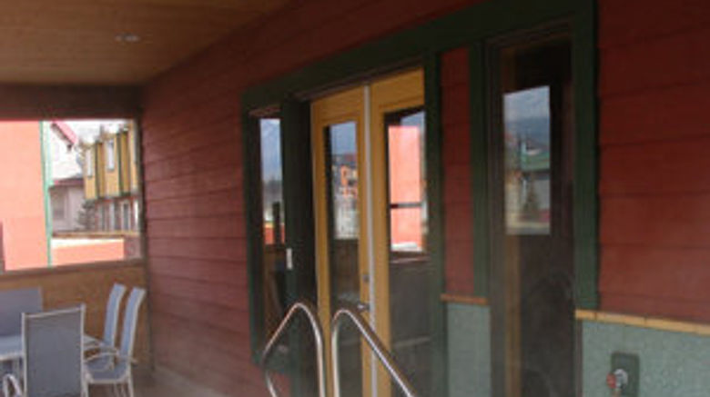 <b>Canadian Rockies Chalets Recreation</b>. Images powered by <a href="https://www.leonardoworldwide.com/" title="Leonardo Worldwide" target="_blank">Leonardo</a>.