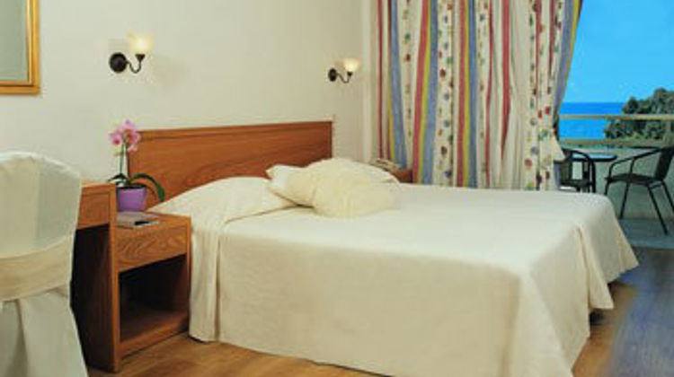 Amarilia Hotel Room