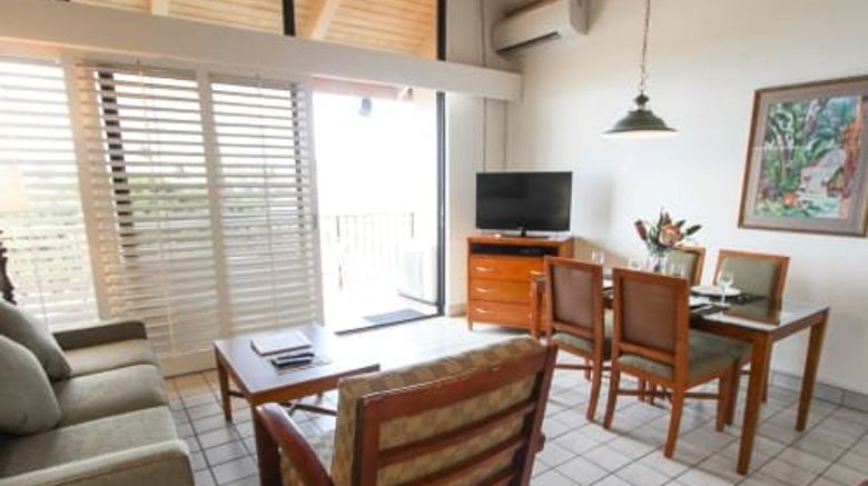Maui Schooner Resort Room. Images powered by <a href="https://www.leonardoworldwide.com" target="_blank" rel="noopener">Leonardo</a>.