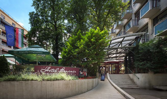 Hotel Benczur Exterior