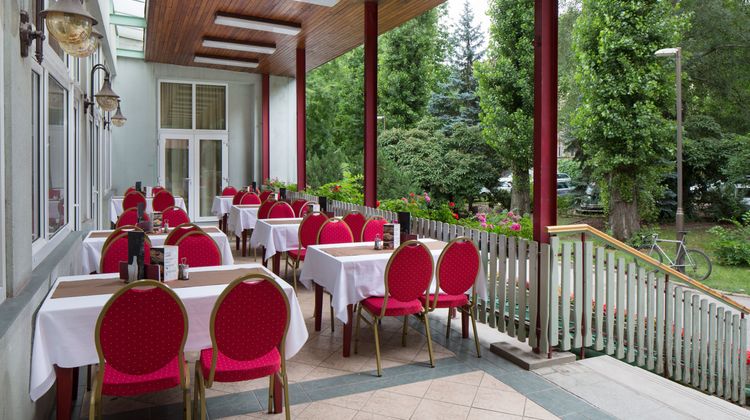 Hotel Benczur Exterior