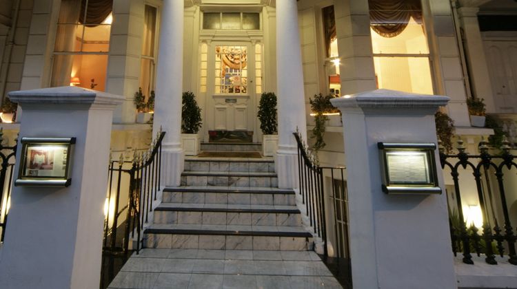 London Lodge Hotel Exterior