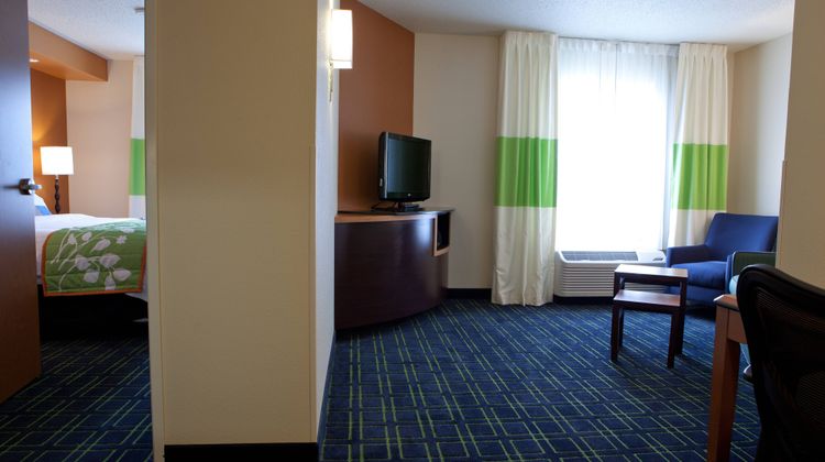 Fairfield Inn & Suites Flint Fenton Suite