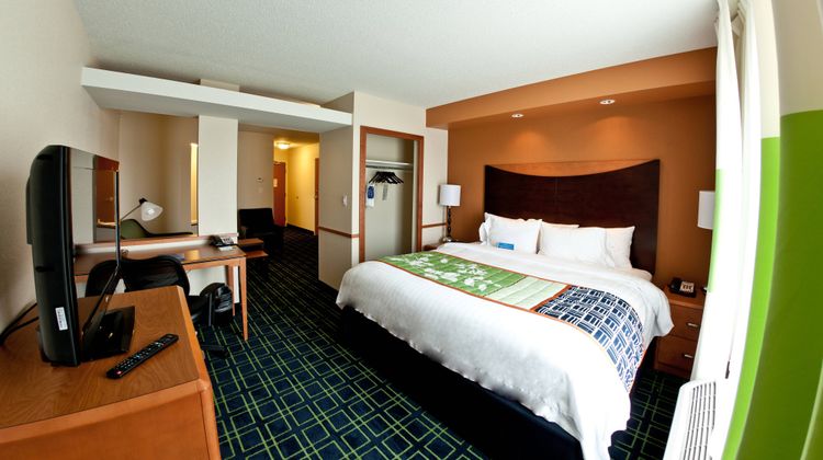 Fairfield Inn & Suites Flint Fenton Suite