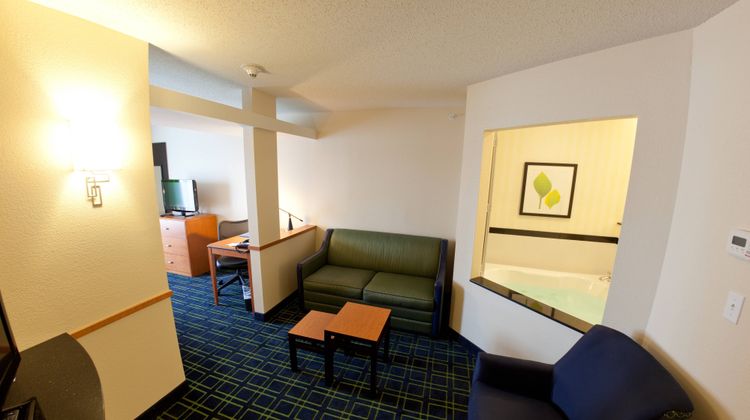 Fairfield Inn & Suites Flint Fenton Room