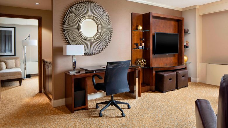 <b>The Lincoln Marriott Cornhusker Hotel Suite</b>. Images powered by <a href="https://www.leonardoworldwide.com/" title="Leonardo Worldwide" target="_blank">Leonardo</a>.