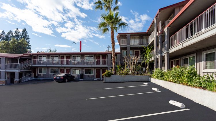 Red Roof Inn Redding Exterior