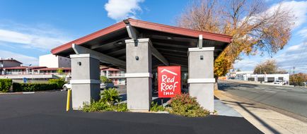 Red Roof Inn Redding Exterior