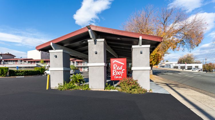 Red Roof Inn Redding Exterior