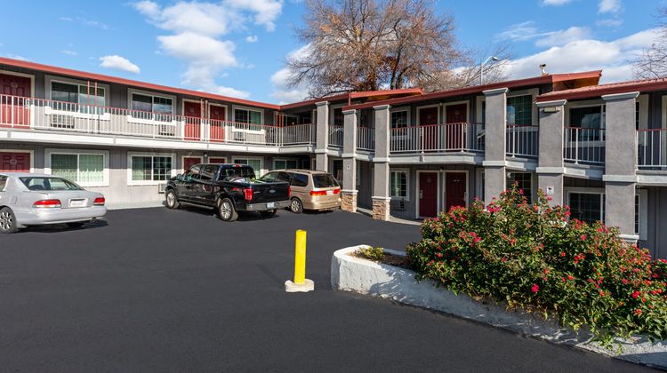 Red Roof Inn Redding Exterior