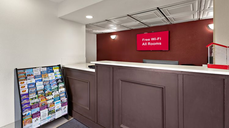 Red Roof Inn Redding Lobby