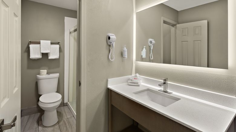 <b>Red Roof Inn Redding Room</b>. Images powered by <a href="https://www.leonardoworldwide.com/" title="Leonardo Worldwide" target="_blank">Leonardo</a>.