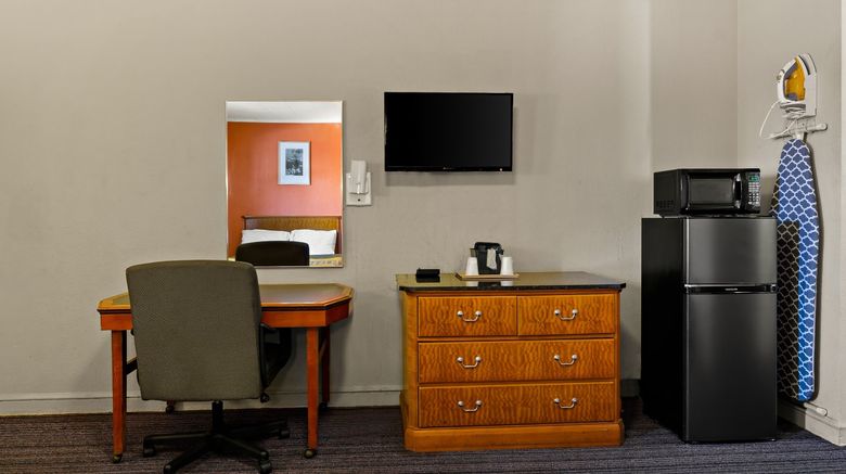 <b>Scottish Inn Collinsville Room</b>. Images powered by <a href="https://www.leonardoworldwide.com/" title="Leonardo Worldwide" target="_blank">Leonardo</a>.
