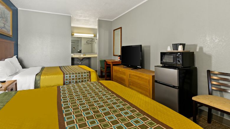 <b>Scottish Inn Collinsville Room</b>. Images powered by <a href="https://www.leonardoworldwide.com/" title="Leonardo Worldwide" target="_blank">Leonardo</a>.