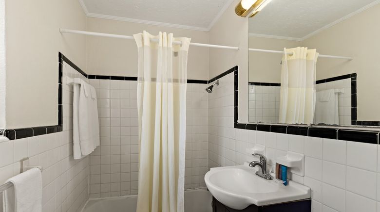 <b>Scottish Inn Collinsville Room</b>. Images powered by <a href="https://www.leonardoworldwide.com/" title="Leonardo Worldwide" target="_blank">Leonardo</a>.