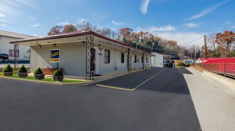 Scottish Inn Collinsville Exterior